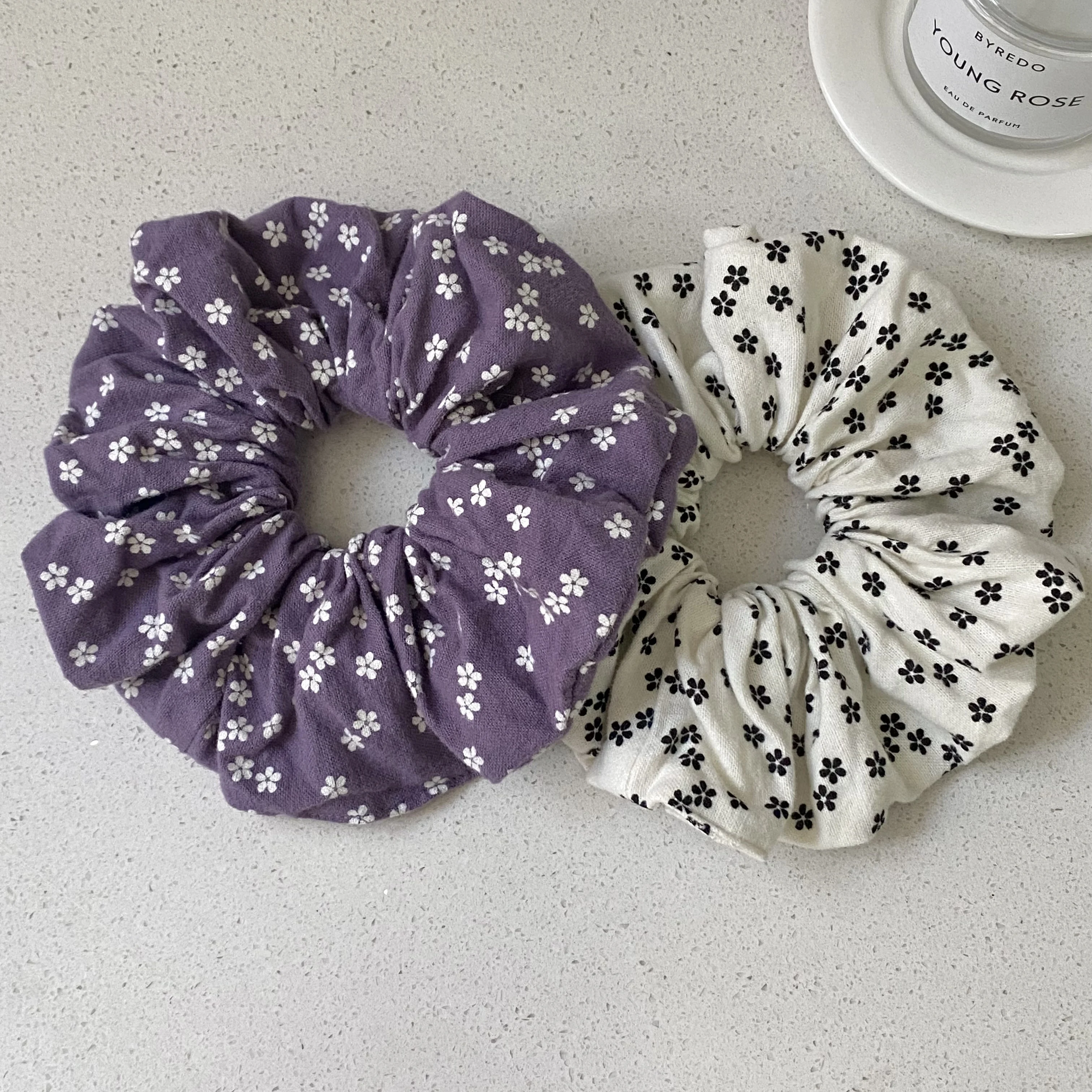 1PC Floral Print Scrunchies Set, Purple And White Flower Hair Ties, Cute Hair Accessories For Women Daily And Party Wear