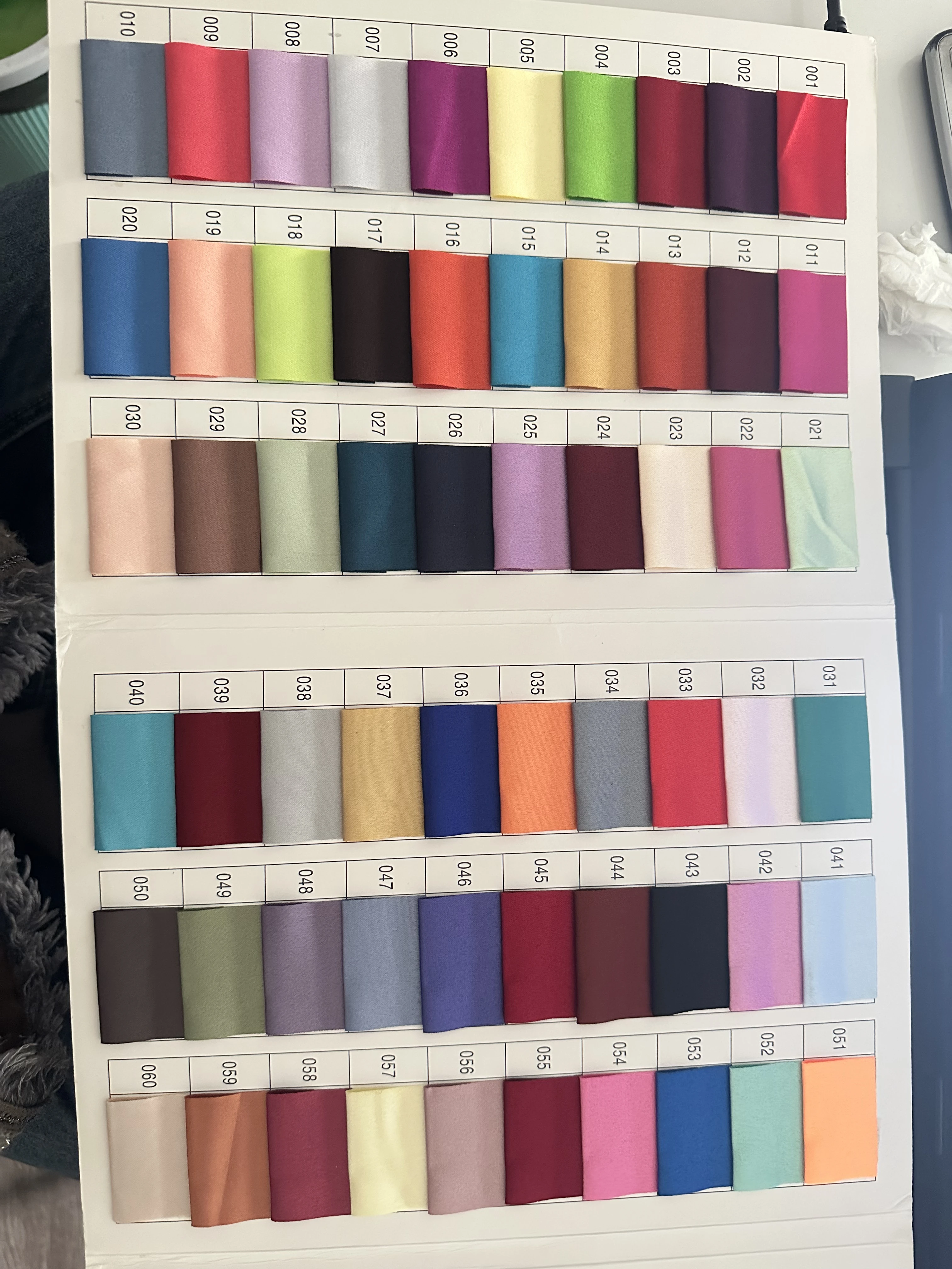 Abito da sposa elegante in raso ricamato per la sposa, corsetto con perle e perline, bianco e bordeaux, linea ad A, senza spalline, personalizzabile - immagine 4