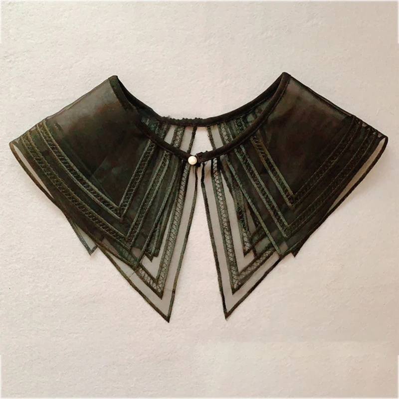 Рисунок 5 - Съемный накладной воротник с вышивкой