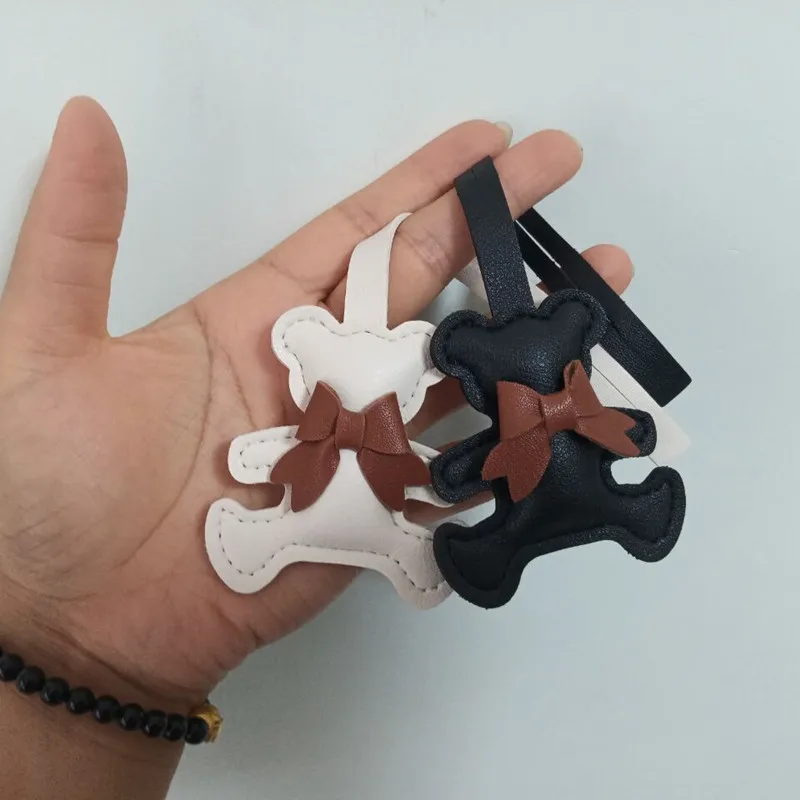 Charming Cartoon Bear Keychain: Cute Animal Pendant