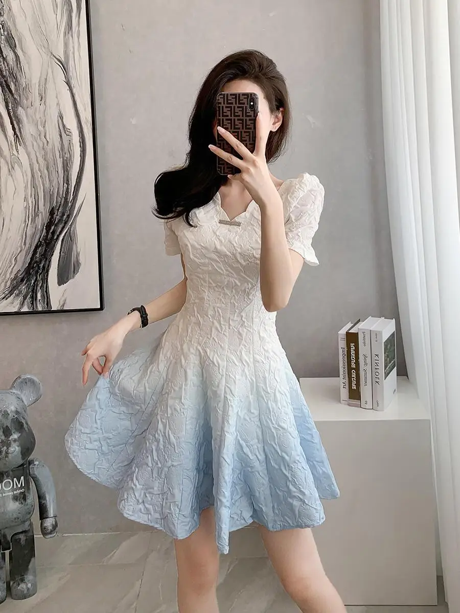 

Платье женское с V-образным вырезом, элегантное приталенное платье в Корейском стиле, с градиентом, сине-белый цвет, дизайнерская нишевая одежда, лето