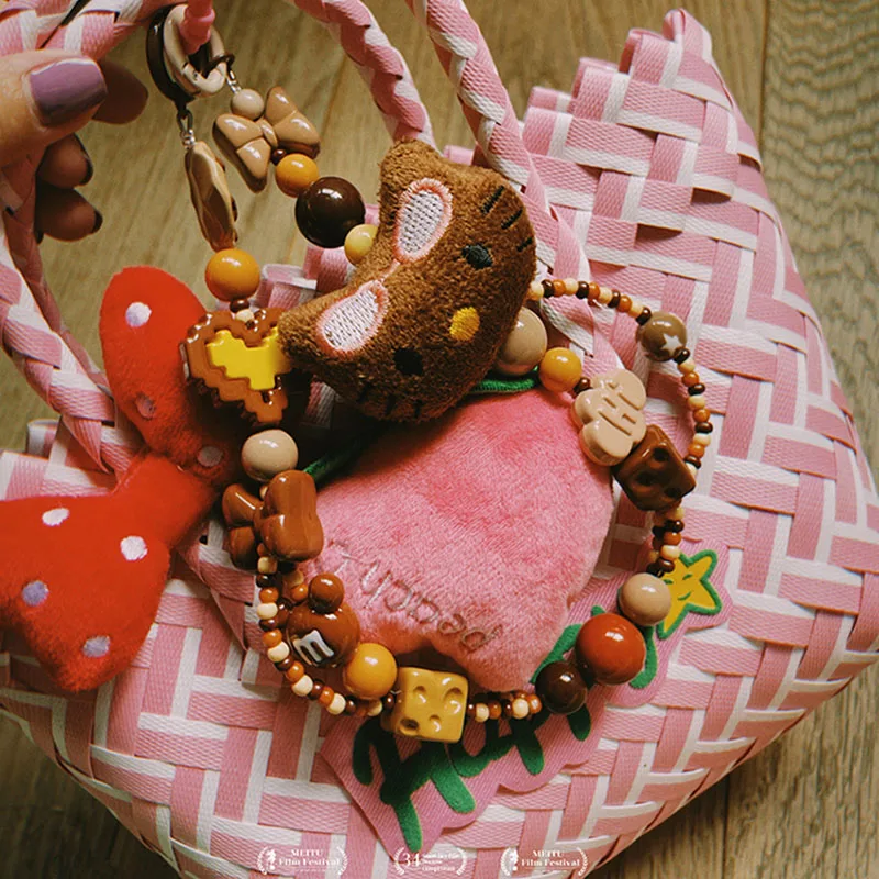 

Black Skin Spicy Girl Hellokitty Phone Chain Case Kawaii Sanrios Kuromi Melody Handmade Keychain Cinnamoroll Bag Pendant Keyring