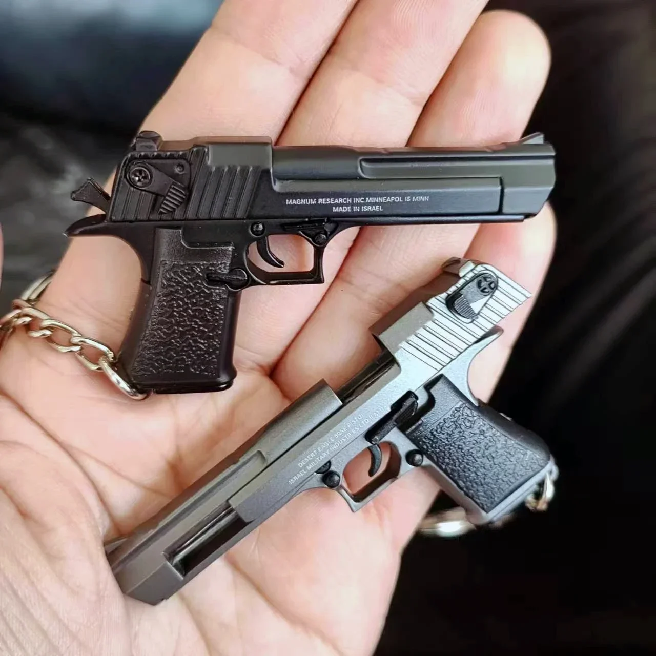 Alloy 1:4 Scale Desert Eagle Pistol Keychain Mini Toy Gun Weapon Model Metal Keychain For Adult Christmas Gift