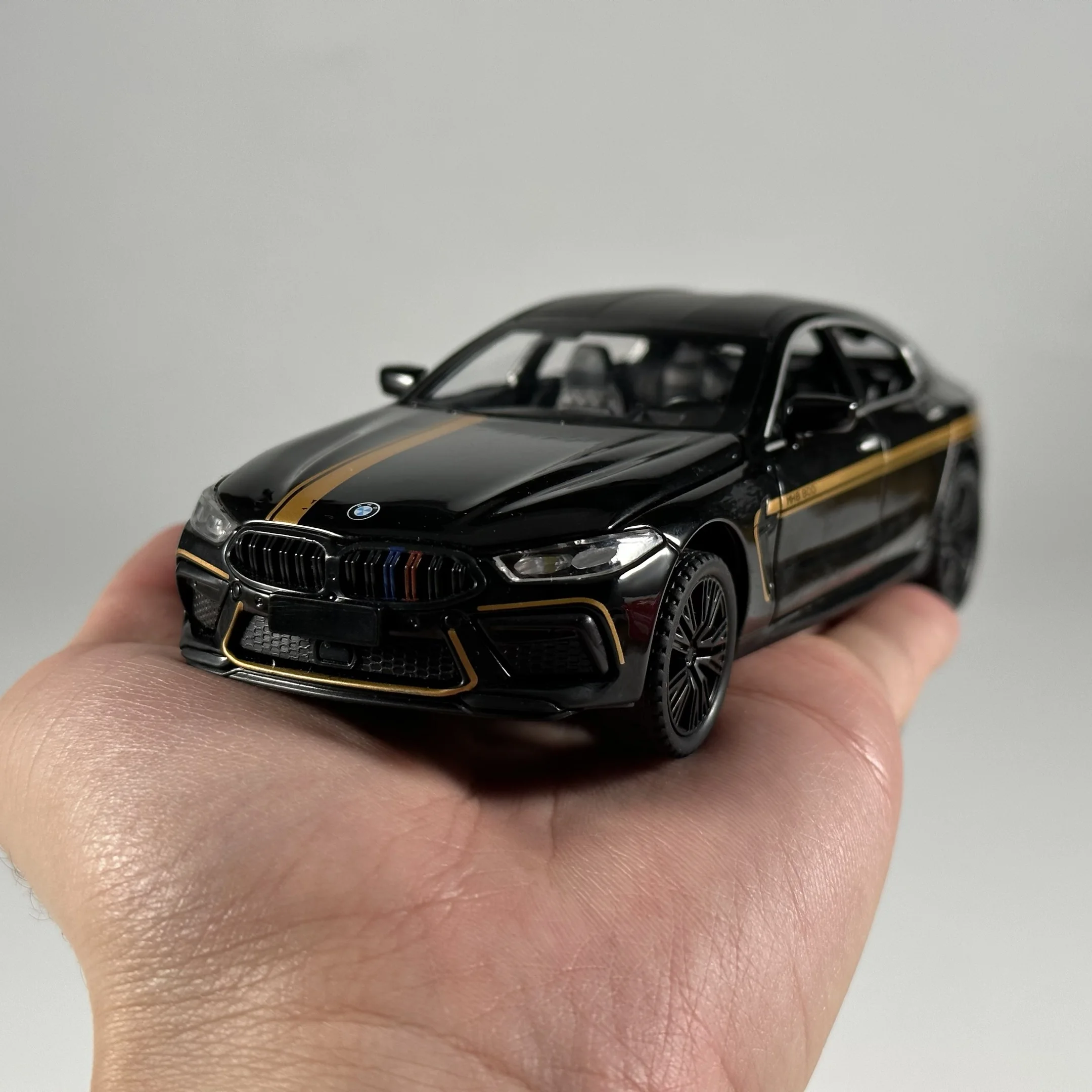 1:32 BMW M8 MANHART MH8 800 슈퍼카 합금 금속 다이캐스트 모델카 사운드와 라이트 풀백 어린이 장난감 수집품 생일 선물