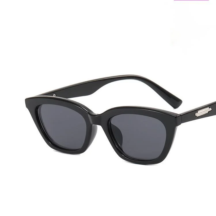 2024 Nuovi occhiali da sole Wang Jia'er Same Style Bar Bounce Cat Eyes Protezione solare e protezione UV Occhiali da sole avanzati_voghion.com