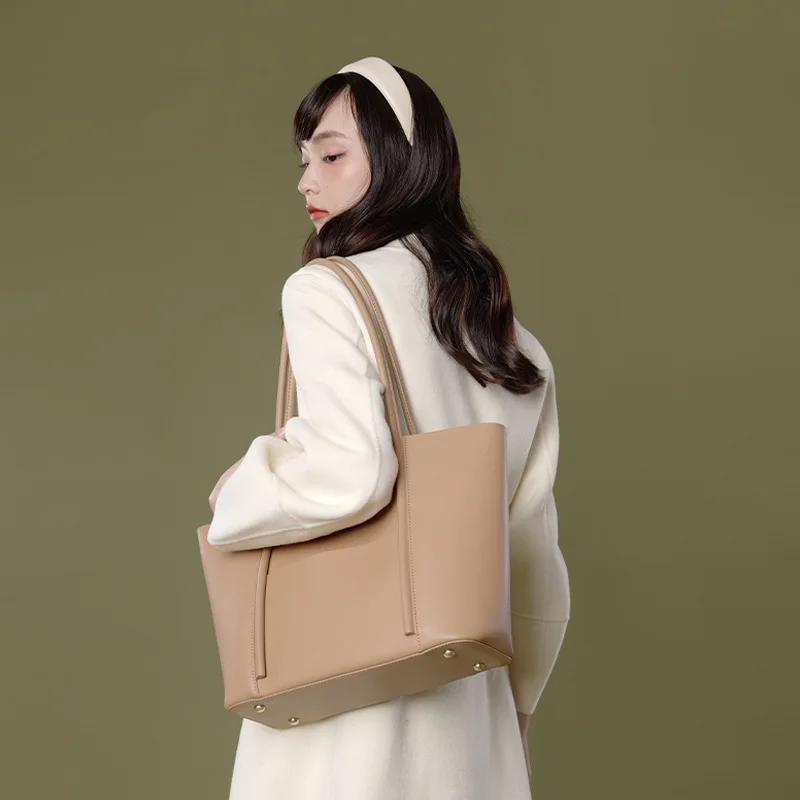 Tote Bag Large Capacity Underarm Bag for Women, High-fashion Niche Design Bag Shoulder Bag Autumn Style