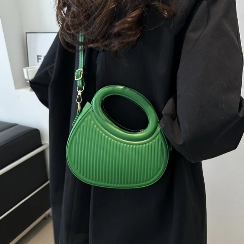 Chic Stripe Design Women's Shoulder Bag Fashion Elegant Round Handbags 2026 Trend Classic Commuting Crossbody Bags for Women