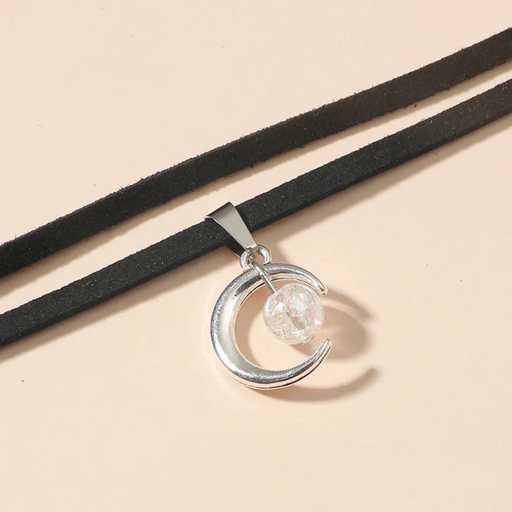 Collana con ciondolo a forma di luna geometrica semplice con colletto in velluto nero a doppio strato in stile gotico vintage per gioielli da donna_voghion.com