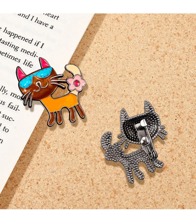 Charming Cat Shaped Vintage Brooch for Women