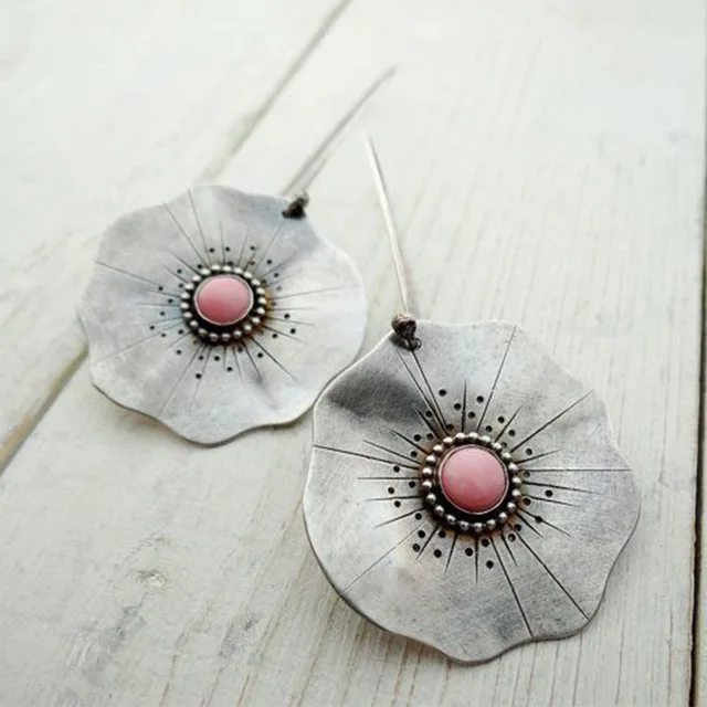 モノトーンローズのイヤリング229｜ハンドメイド・手芸