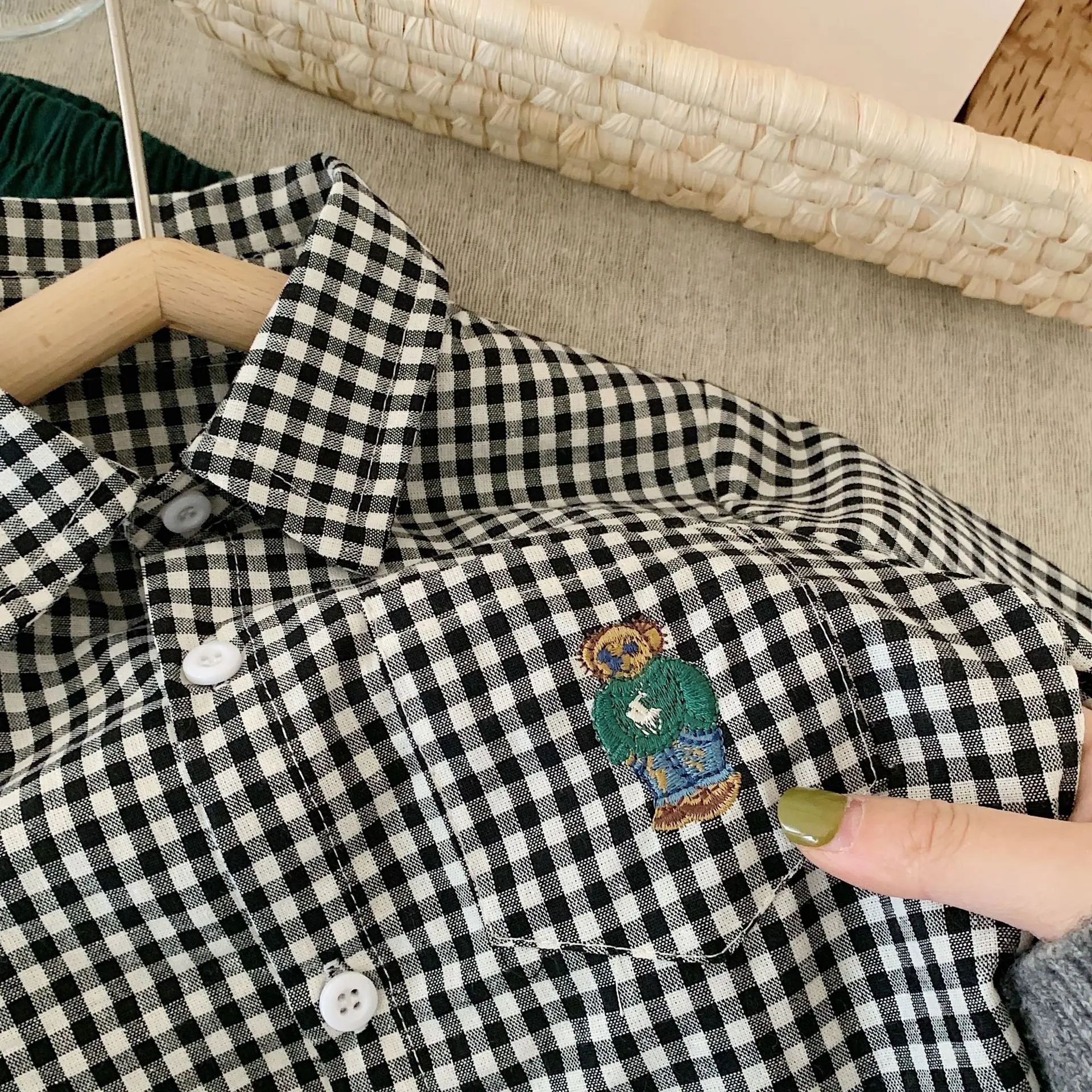 Children&rsquo;s Shirt Spring Boys and Girls Long sleeved Embroidered Plaid Flip Collar Solid Color Loose Casual Shirt Coat