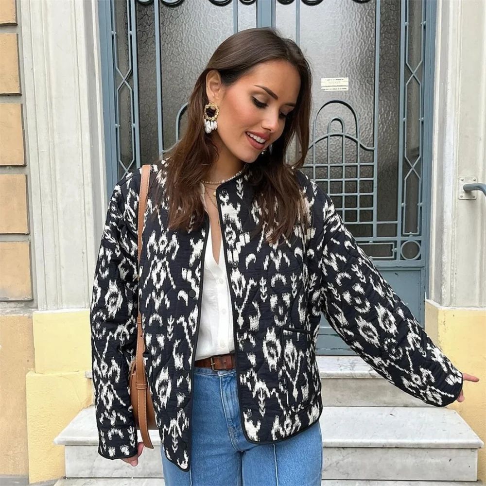 PB&ZA 2024 Spring New Women's Fashion and Elegance Short and Versatile Printed Quilted Round Face Jacket Coat 4