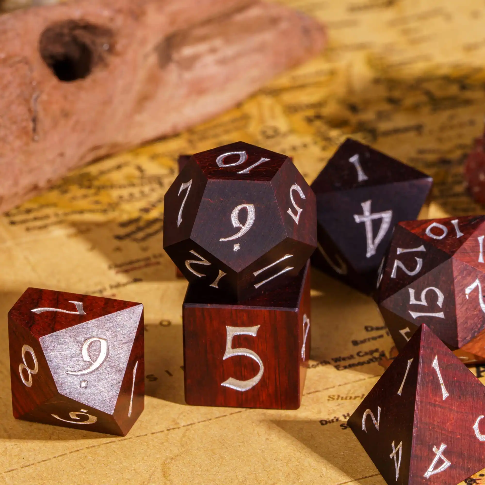 Cusdie DND Wooden Dice Set 7Pcs D4 D6 D8 D10 D% D12 D20 Polyhedral Game Dice Dice Set for Table Games TRPG