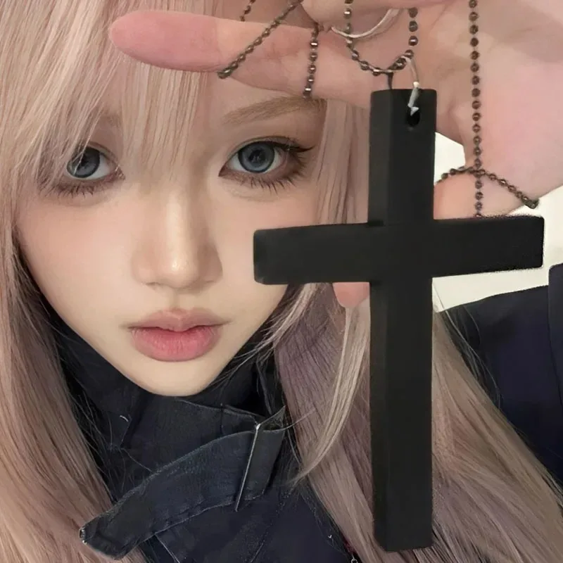Elegant Y2K Layered Cross Necklace with Collarbone Chain Design