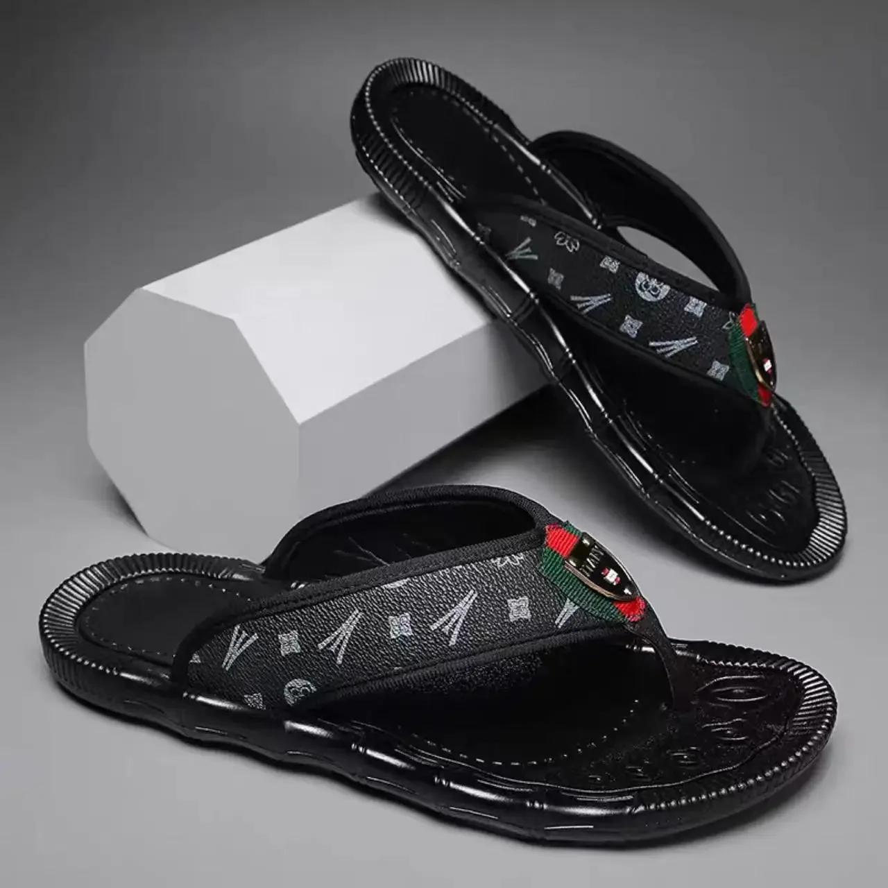 Men's Summer Slippers Flip Flops Beach Sandals Non-slip Casual Flat Indoor Outdoor Shoes