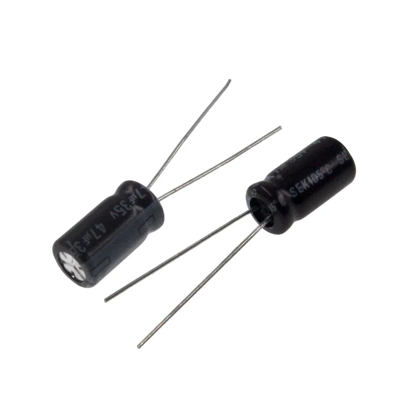 50pcs 47uf 35V 47MFD 35WV 5*11mm Alumínium Elektrolitikus Kondenzorlencse Sugárirányú