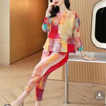 

Miyake pleated suit female 2022 spring new round neck top fashion printing suit long-sleeved loose casual pants two-piece set