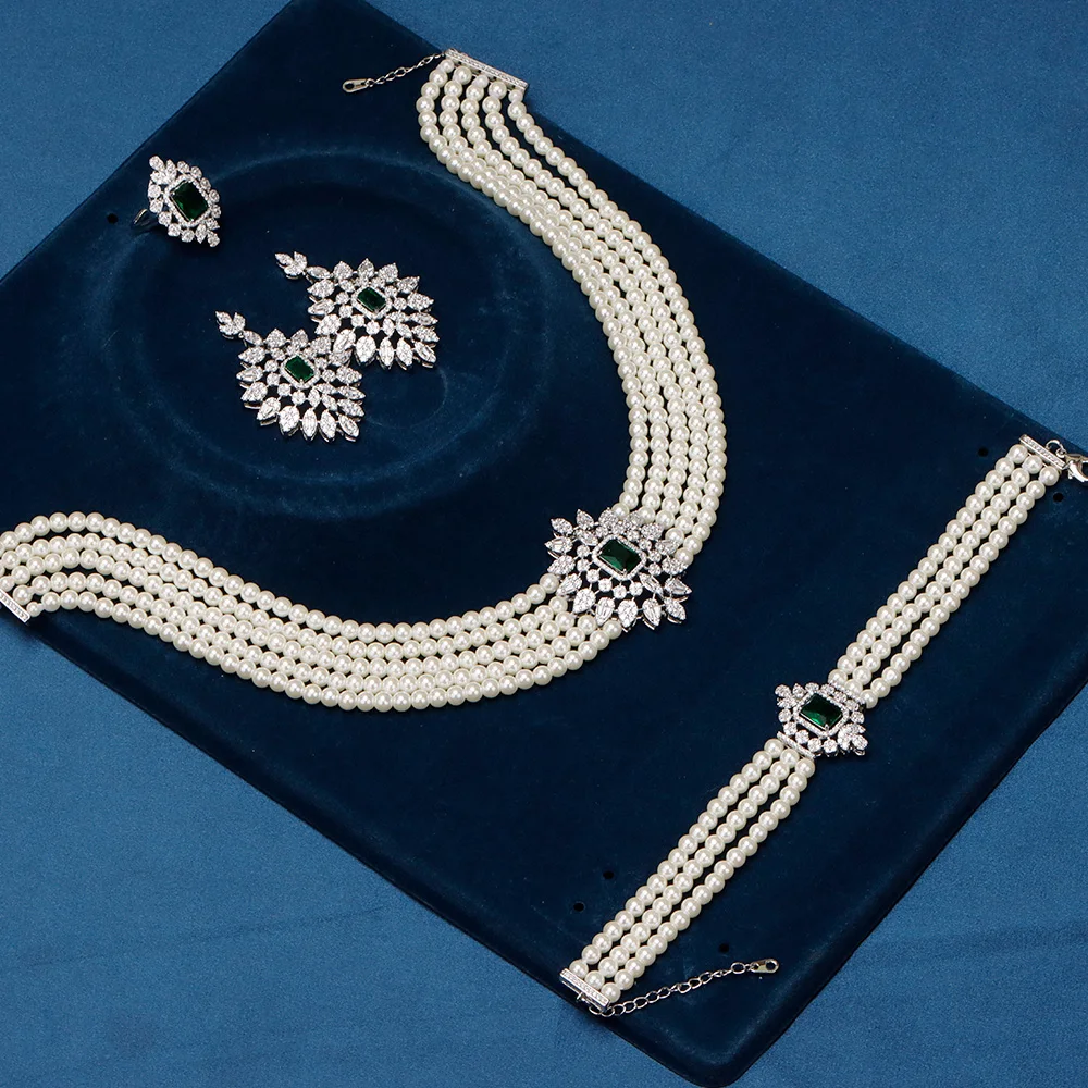 طقم مجوهرات لؤلؤ فاخر بتصميم ملكي