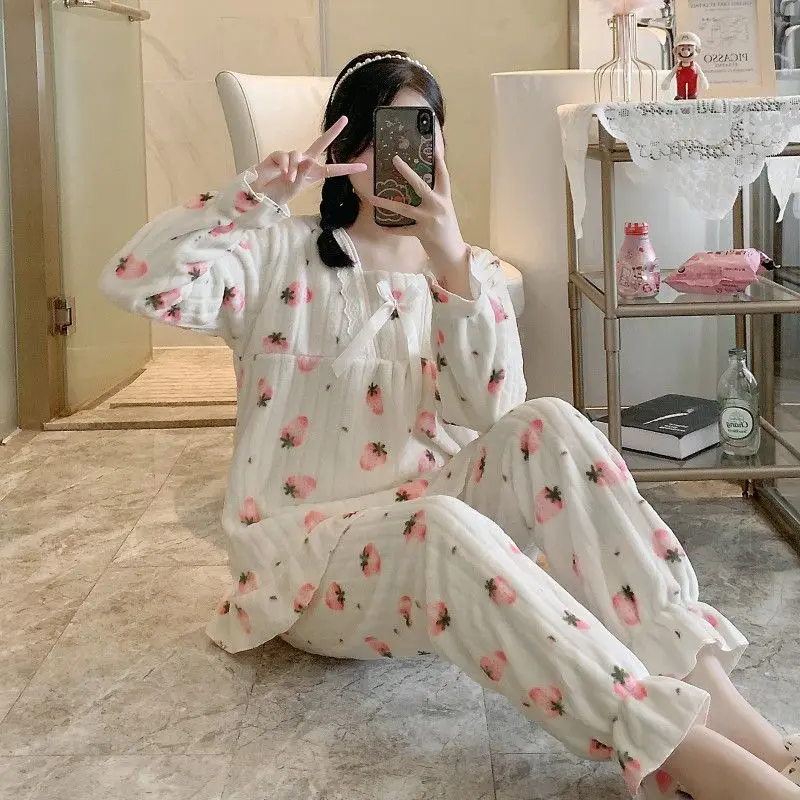 Рисунок 3 - Пижама женская фланелевая с длинным