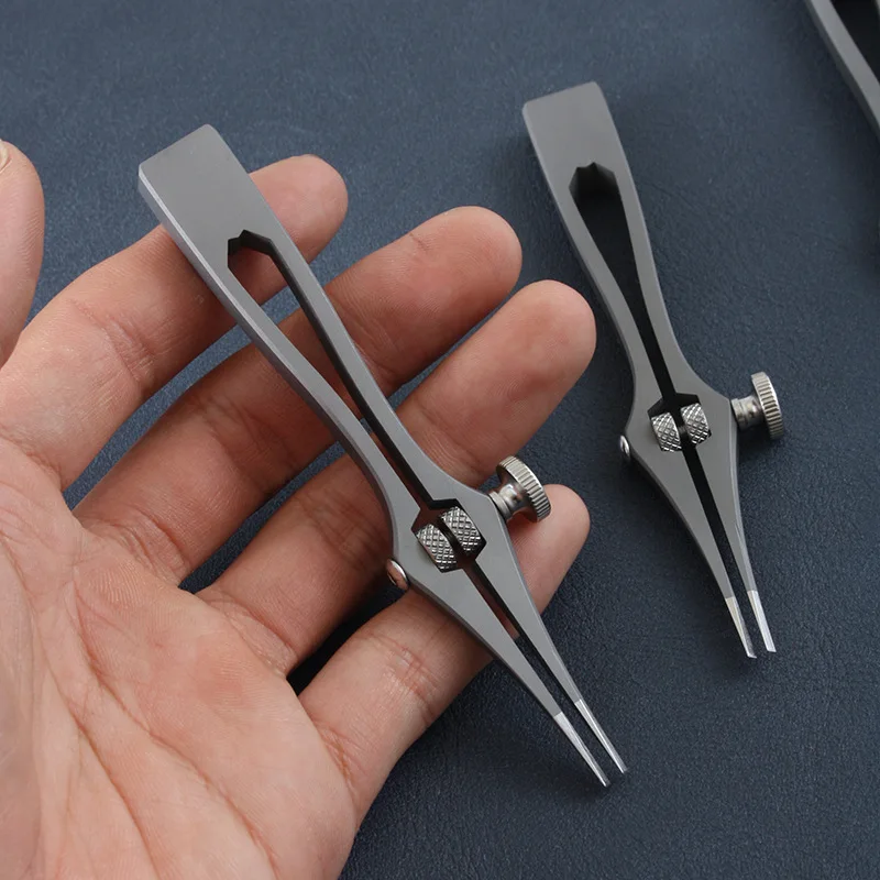 

High Carbon High Chromium Stainless Steel Adjustable Spacing Leather Punching Tool 1-6mm Leather Chisel French Style