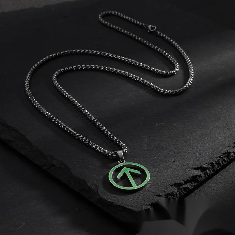 Collana con targhetta circolare in titanio e acciaio Hip-hop Niche Green Pass Code per uomo e donna, decorazione semplice e personalizzata per centinaia di collocazioni_voghion.com