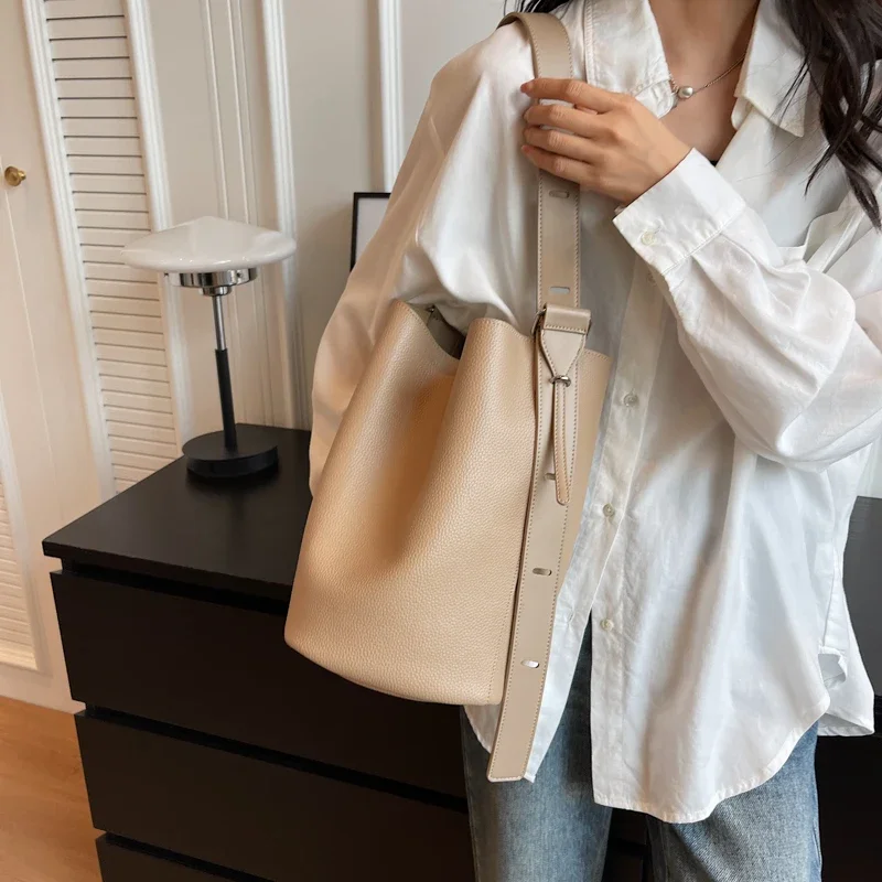 LEFTSIDE Retro Small Solid Color Leather Shoulder Bags For Women 2023 Designer Korean Fashion Female Handbags Underarm Bag 2