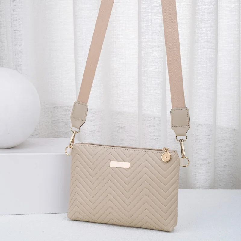 Wave Pattern Elegant Long Wallet Iron Sheet Plush Ball Decoration Multi Card Hold Women'S Bag Fashion Bag New Style