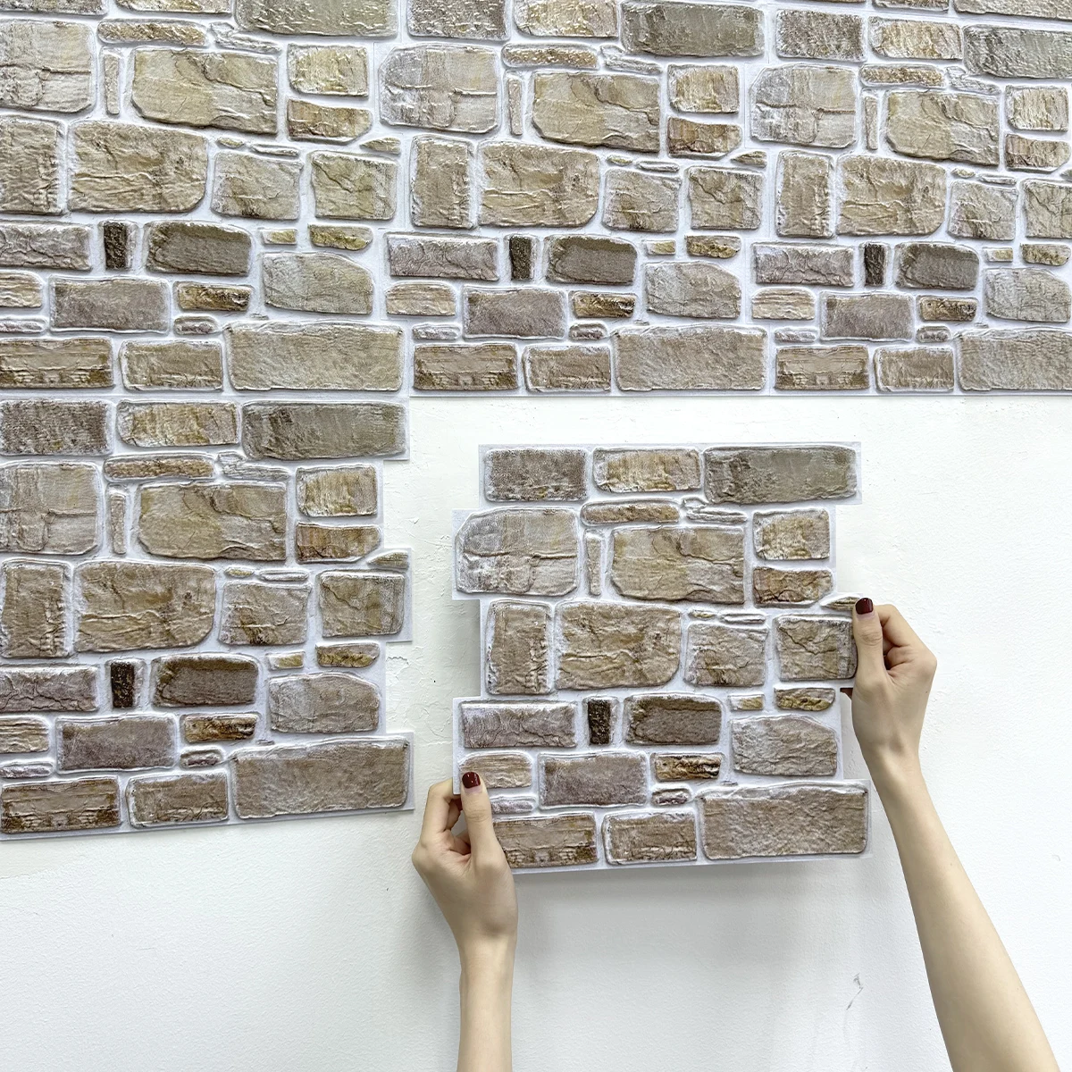 แผ่นผนังหินเทียม3D สติกเกอร์ติดกระเบื้องแบบมีกาวในตัวสำหรับห้องนั่งเล่นเตาผิงล้อมรอบกันน้ำและกันเชื้อรา30x30cm 1