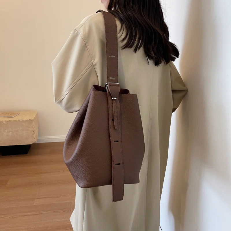 New Fashion Large Capacity Women's Single Shoulder Oblique Crossbody Bucket Bag Popular This Year