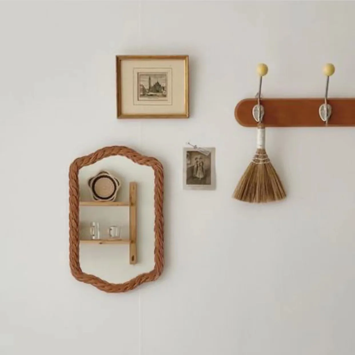 Ins Hanfeng simple rattan weave retro mirror dresser decorative mirror net red log wall wall hanging photography