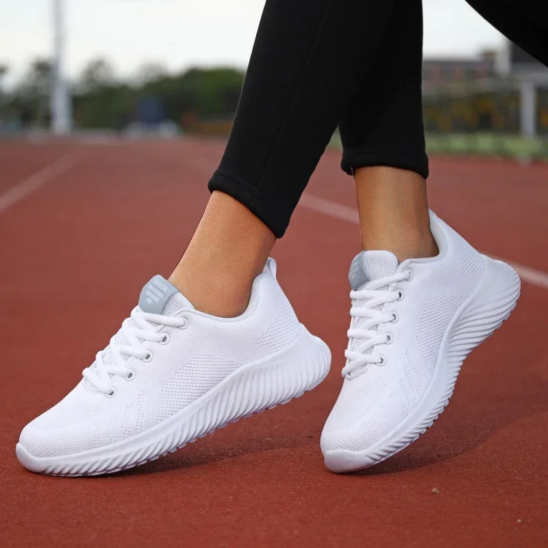 Women's Sports Shoes High Quality Mesh Breathable Fashionable Shock Absorbing Running Shoes Women's Thick Soled Tennis Sneakers