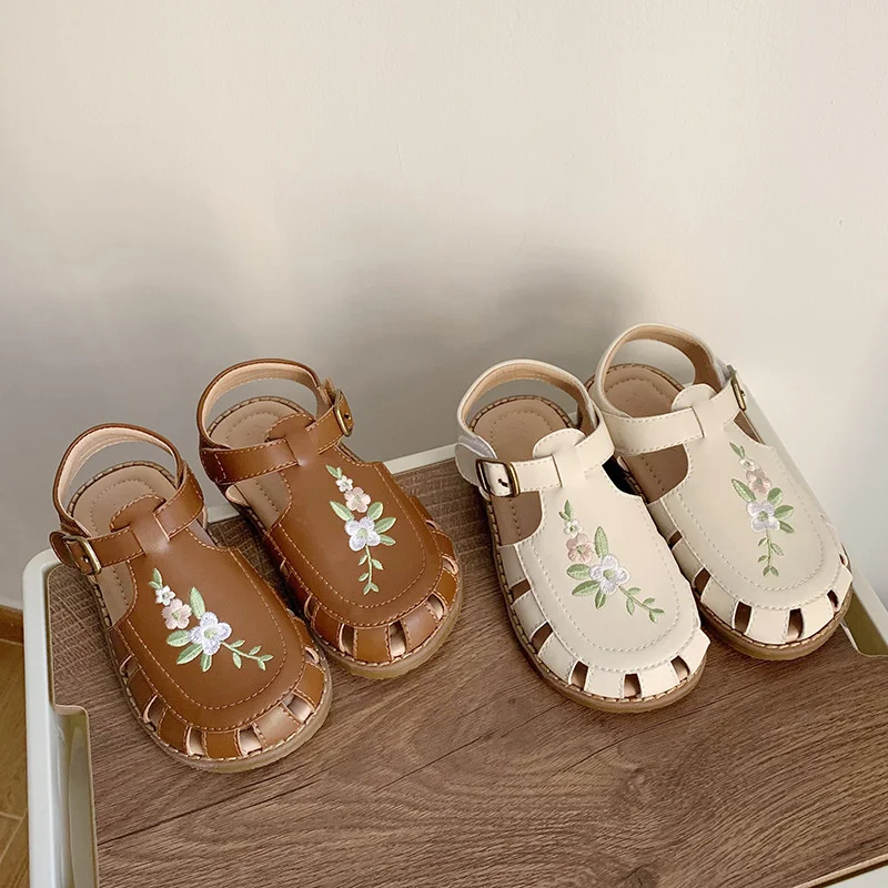 

Сандалии резиновые для девочек, милые модные босоножки с мягкой подошвой, с вышивкой, сетчатые, красные, с волшебными римскими наклейками, дизайнерская обувь Baotou