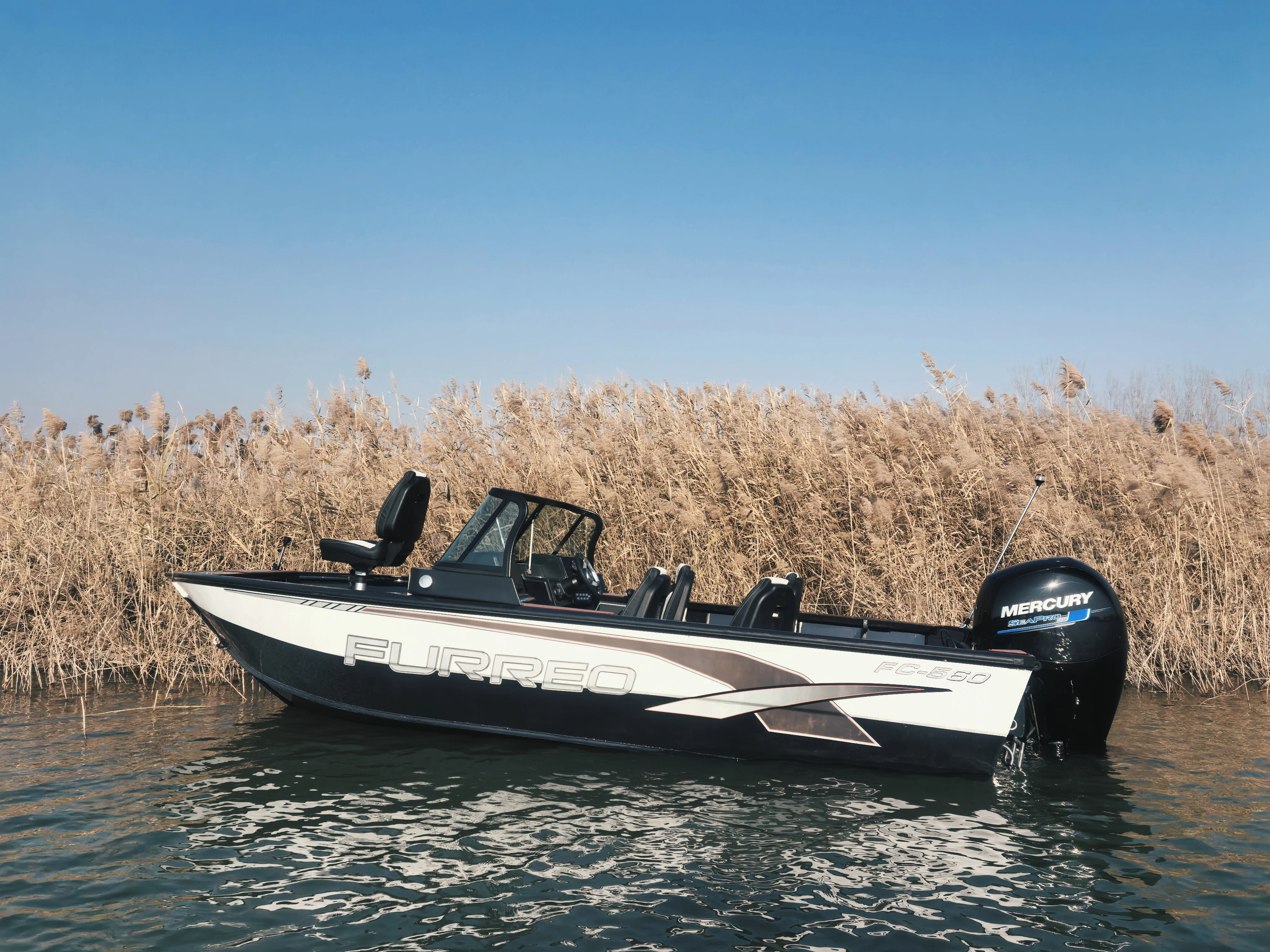 Multi-Functional Aluminum Bass Boat-6.4m C640 Model, 3-Person, 120L Tank, Fishfinder Ready, Durable Construction