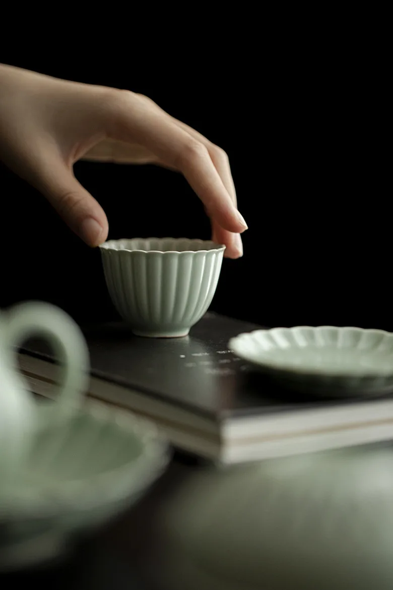 2pc/set Bean Green Glaze Handmade Master Cup Household Chrysanthemum Petal Teacup Retro Mug Meditation Cup Tableware 50ml