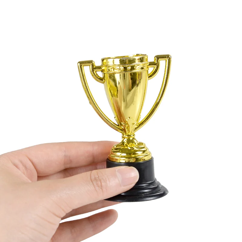 10 Stück Gold-Gewinnermedaillen für Kinder, Mini-Sportpreise aus Kunststoff, Spielzeug-Trophäen für Geburtstagsfeiern, Piñata-Füller, Geschenke – Detail 11