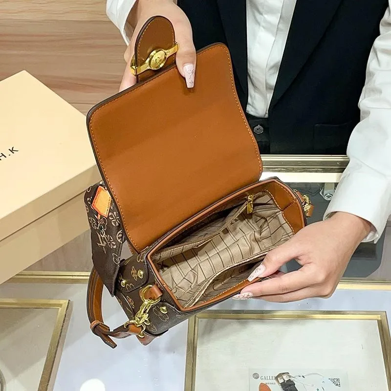 حقيبة نسائية تحمل علامة تجارية لعام 2025، منتج جدي...