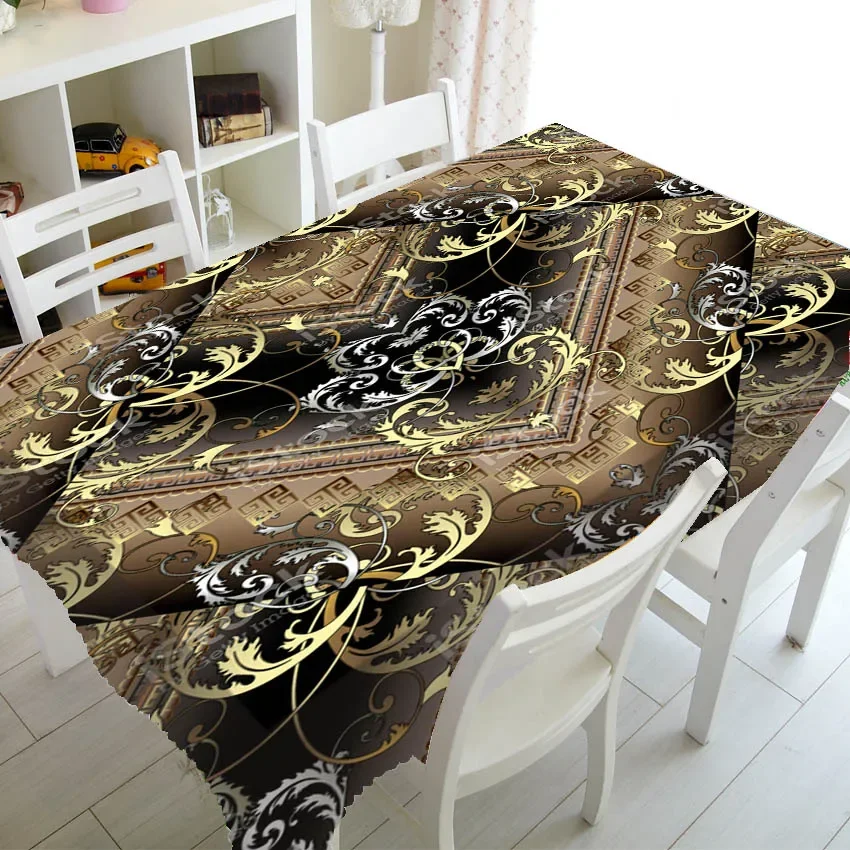 Nappe grecque noire et dorée à cadre floral