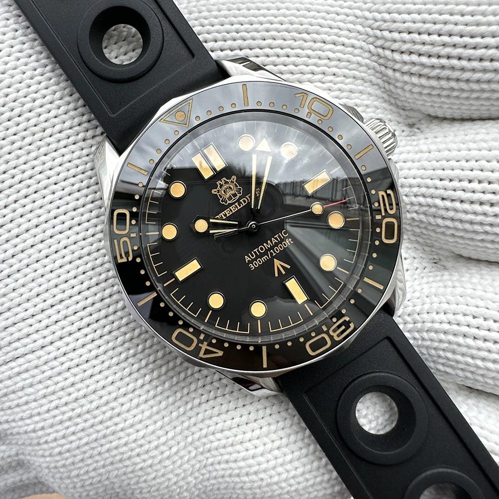

STEELDIVE Men Diver Watch Military Automatic Mechanical Wristwatch 30ATM Waterproof C3 Luminous Sapphire NH35 Ceramic Bezel
