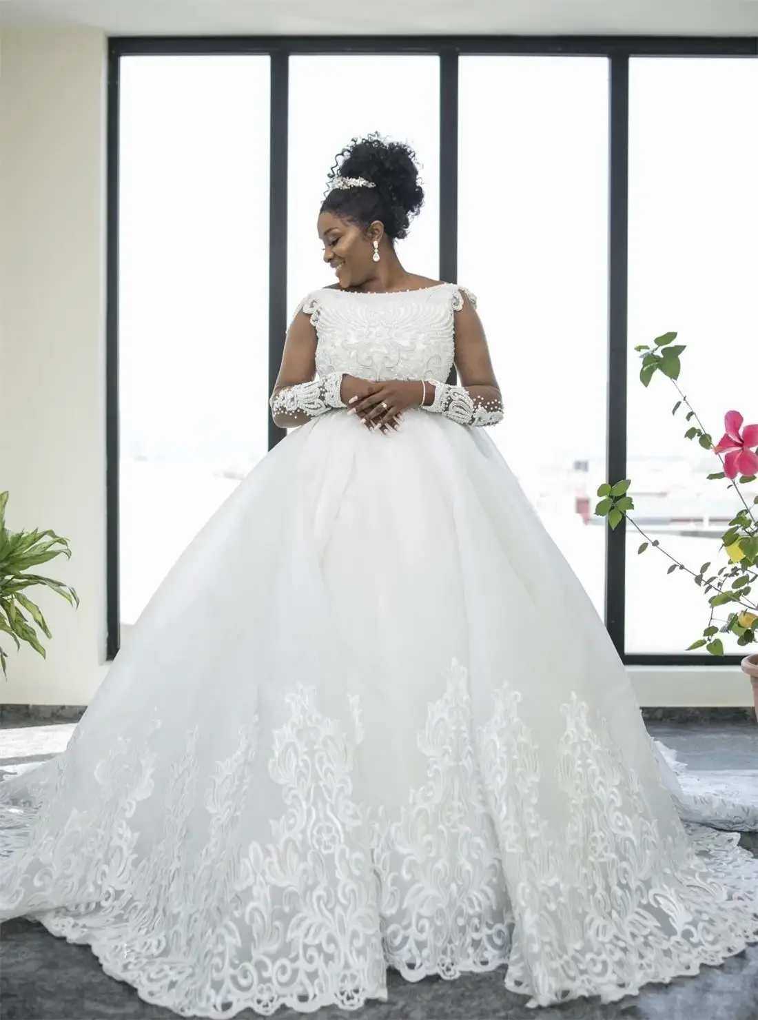 Customized Wedding Dresses Long Sleeve Lace Pearls Tulle Ballgown