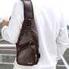خمر بلون لينة بولي Leather الجلود متعددة الوظائف USB شحن رجل حقيبة صدر للرجال سستة الكتف حقائب كروسبودي للرجال الاستخدام اليومي