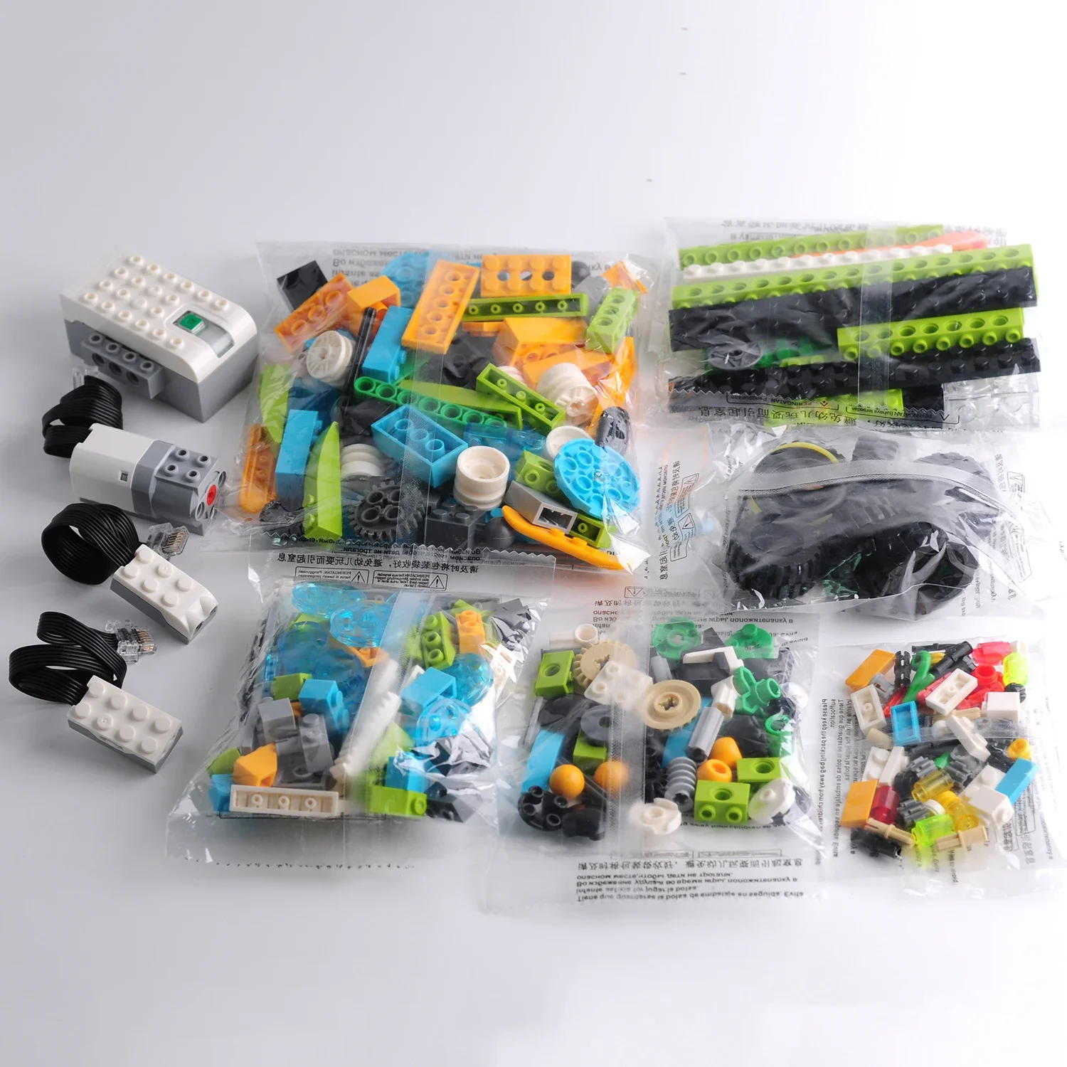 Set di Costruzioni Robotiche Compatibile con Blocchi Wedo2.0, Giocattoli Educativi Fai-da-Te 45300, Robot Programmabile High-Tech Senza Scatola - immagine 2