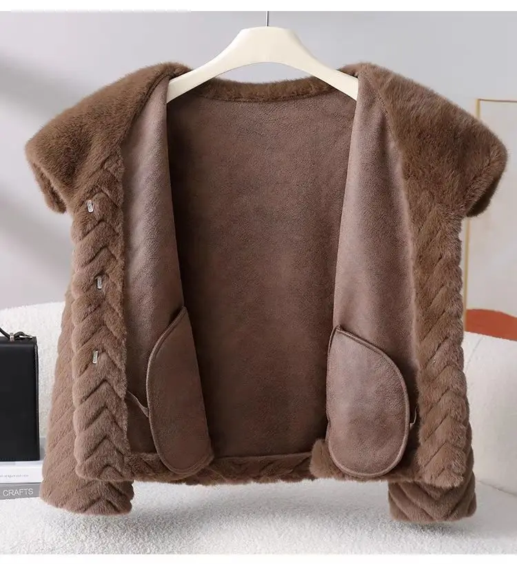Popular high-end Hepburn style short Coat for women's Winter 2026 new Mink coat Ladies Fur Jackets Fox Fur Car Strip Mink Jacket