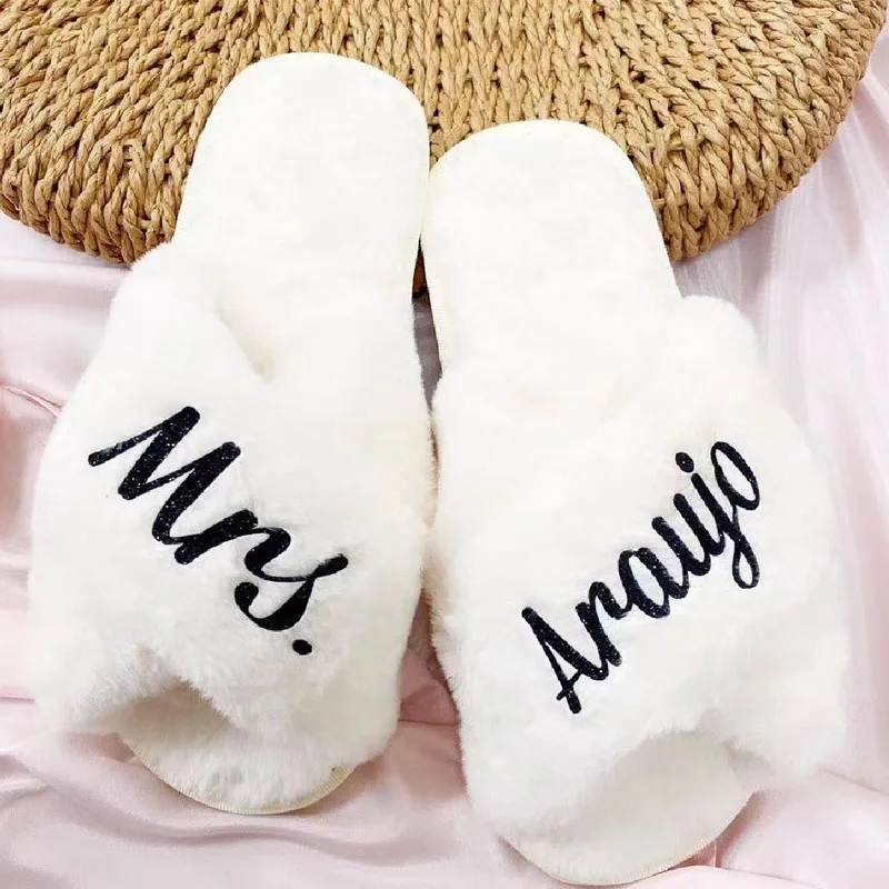 

5Pairs Lot Personalized Flurry Cross Plush Slippers Team Bride Bridesmaid Maid Of Honor Groom Best Man Bachelorette Party Gifts