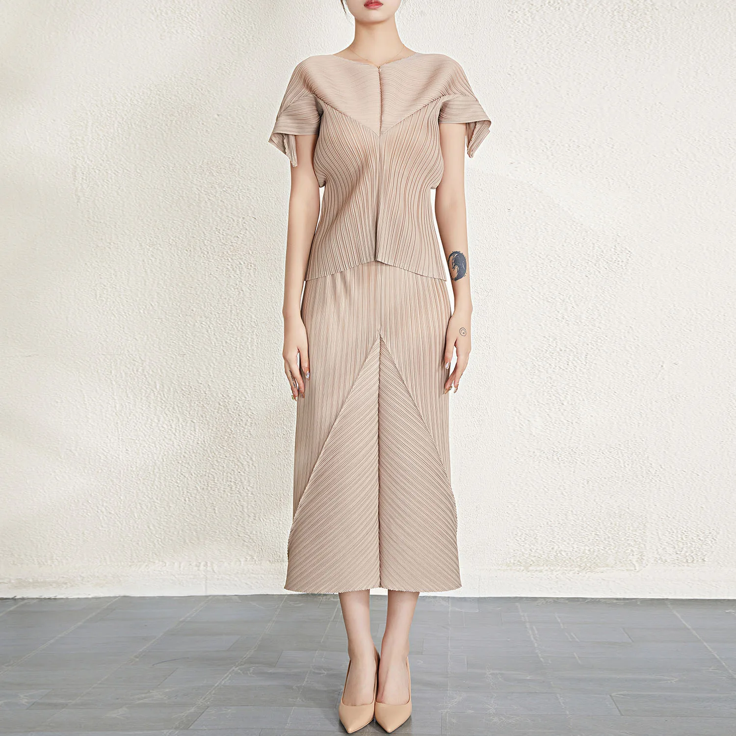 

Skirt Suits For Women 45-75kg Spring 2023 New Miyake Pleated Solid color Round Neck Short Sleeve Top + Midi Skirt