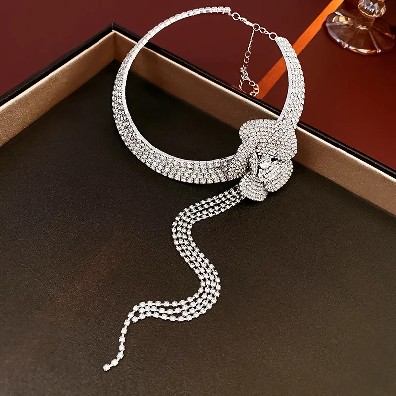 قلادة زهرة راين فاخرة للنساء