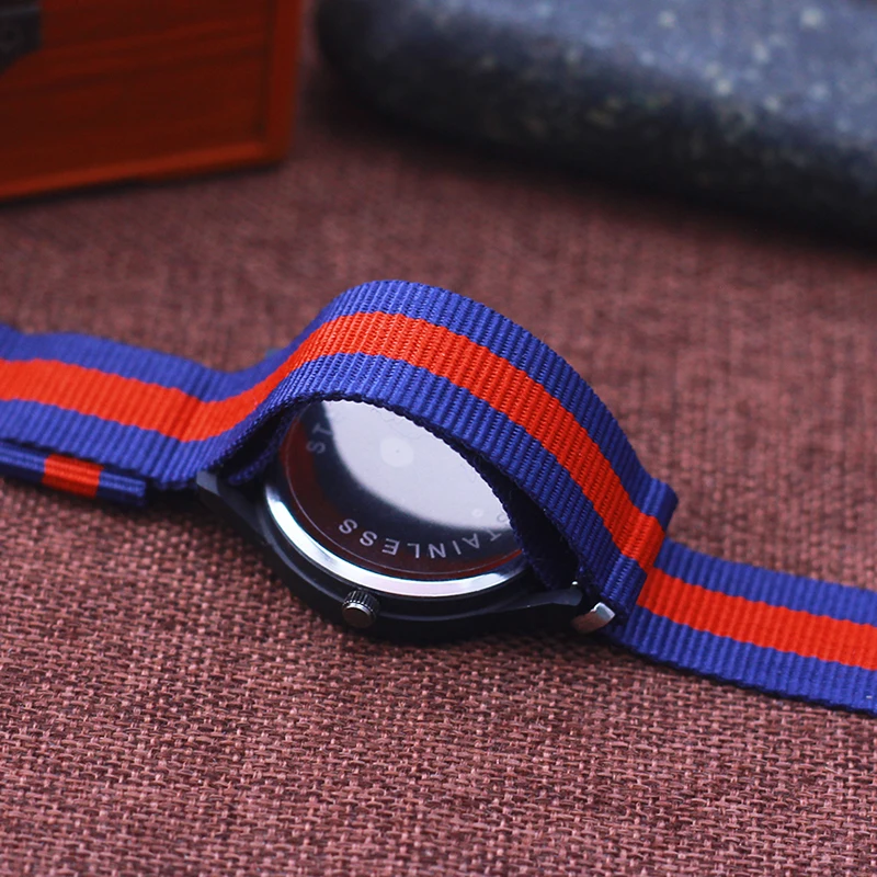 Рисунок 6 - Часы наручные в полоску