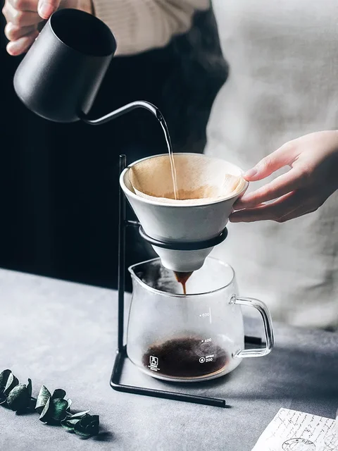 커피 애호가를 위한 필수품: 세라믹 푸어 오버 커피 세트