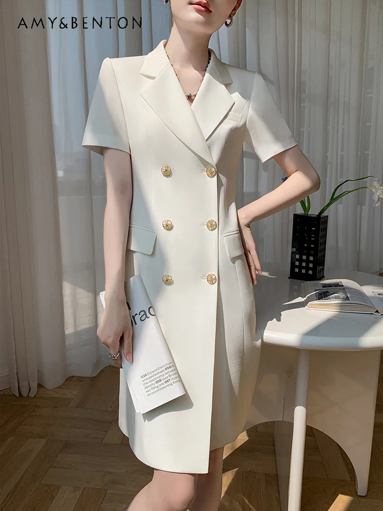 Traje de negocios elegante, vestido blanco elegante, ropa de