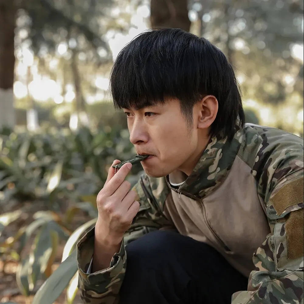 야외에서 울부짖는 구조 신호 - 다중 오디오 휘슬