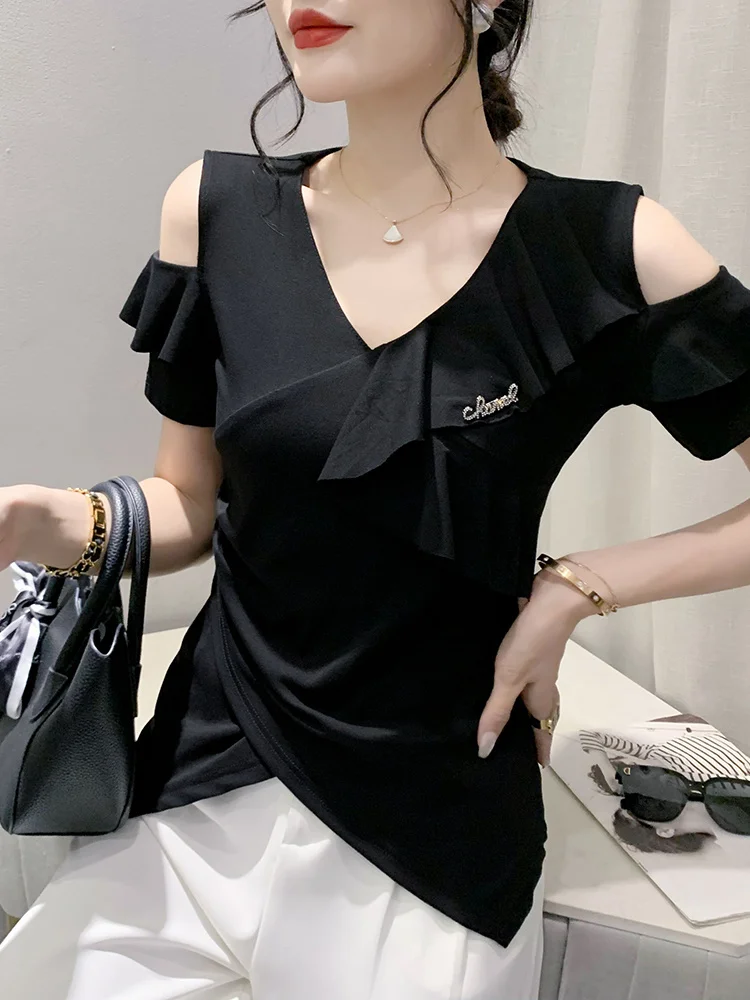 

Женская футболка с открытыми плечами, V-образным вырезом и оборками